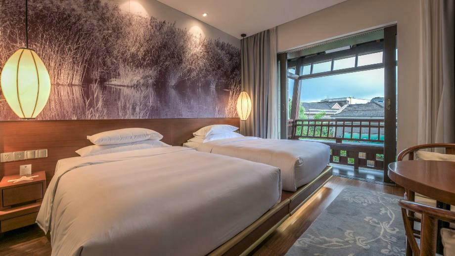deluxe_room_twin_view_920x518.jpg