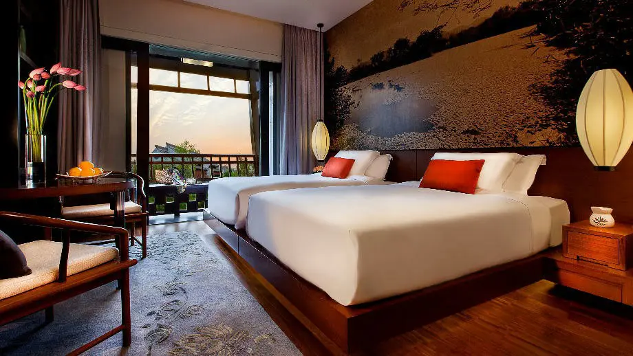 deluxe_room_twin_bed_920x518.jpg
